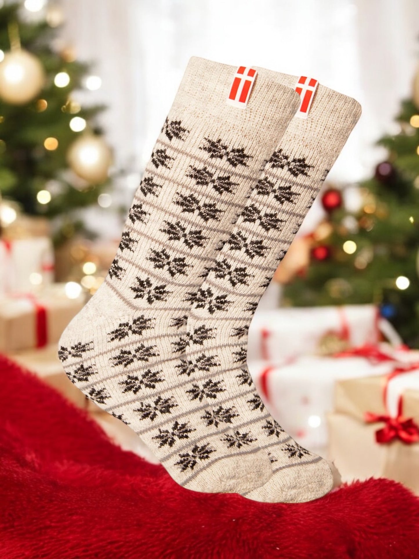 Nordische Wollsocken mit kleiner eingewebter dänischer Flagge, Natur/Marine