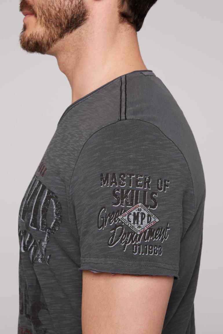 Graues V-Neck T-Shirt: Master of Skills Fotodruck im Used Look