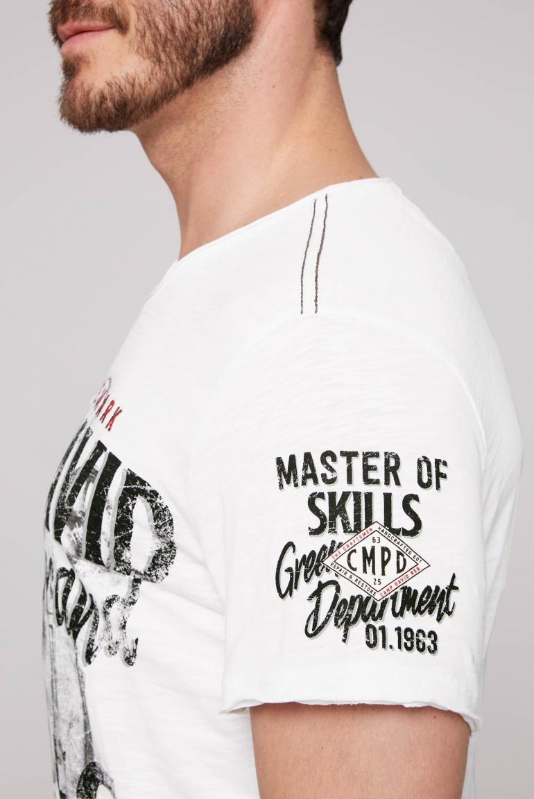 Optisch weißes V-Neck T-Shirt: Master of Skills Fotodruck im Used Look